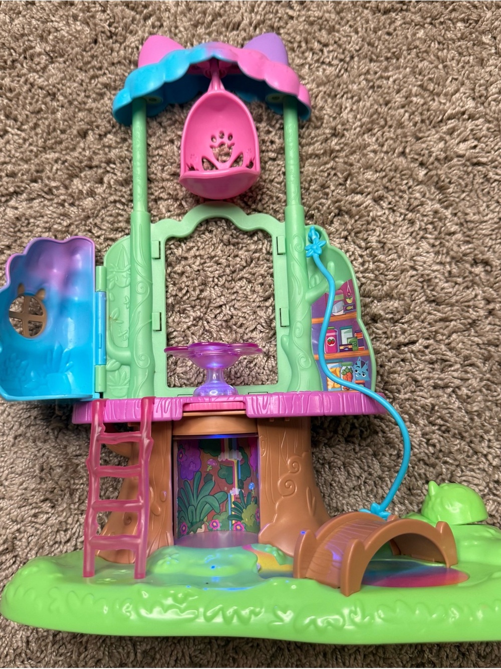 Gabby’s Dollhouse Treehouse Playset Lights & Sounds w/ Accessories & Cat Figure - Picture 4 of 6